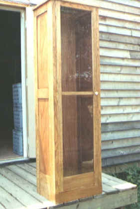 vick_cabinet.jpg (35064 bytes)